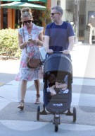 PEOPLE - Cat Deeley mit der Familie in Beverly Hills unterwegs