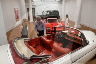 PEOPLE - Autoversteigerung: Sotheby's zeigt drei 'Ikonenoldtimer'