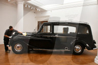 PEOPLE - Autoversteigerung: Sotheby's zeigt drei 'Ikonenoldtimer'