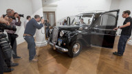 PEOPLE - Autoversteigerung: Sotheby's zeigt drei 'Ikonenoldtimer'