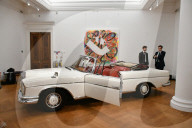 PEOPLE - Autoversteigerung: Sotheby's zeigt drei 'Ikonenoldtimer'