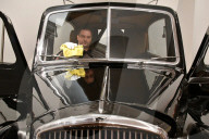 PEOPLE - Autoversteigerung: Sotheby's zeigt drei 'Ikonenoldtimer'