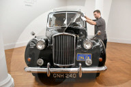 PEOPLE - Autoversteigerung: Sotheby's zeigt drei 'Ikonenoldtimer'