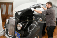 PEOPLE - Autoversteigerung: Sotheby's zeigt drei 'Ikonenoldtimer'