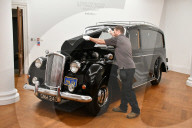 PEOPLE - Autoversteigerung: Sotheby's zeigt drei 'Ikonenoldtimer'