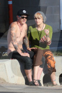 EXKLUSIV - Paris Jackson turtelt mit Michael Snoddy in Costa Mesa