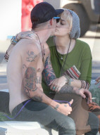 EXKLUSIV - Paris Jackson turtelt mit Michael Snoddy in Costa Mesa