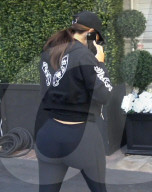 PEOPLE - Kim Kardashian sportlich in Beverly Hills unterwegs