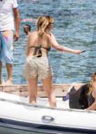 EXKLUSIV - Ferne McCann und Vicky Pattison bei Dreharbeiten am Beach von Positano