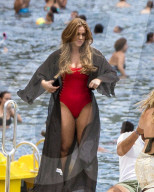EXKLUSIV - Ferne McCann und Vicky Pattison bei Dreharbeiten am Beach von Positano