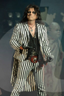 PEOPLE - Star in Stripes: Alice Cooper auf der Bühne in Fort Lauderdale
