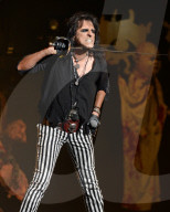 PEOPLE - Star in Stripes: Alice Cooper auf der Bühne in Fort Lauderdale