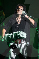 PEOPLE - Star in Stripes: Alice Cooper auf der Bühne in Fort Lauderdale