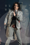 PEOPLE - Star in Stripes: Alice Cooper auf der Bühne in Fort Lauderdale