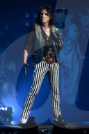 PEOPLE - Star in Stripes: Alice Cooper auf der Bühne in Fort Lauderdale