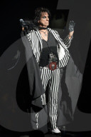 PEOPLE - Star in Stripes: Alice Cooper auf der Bühne in Fort Lauderdale