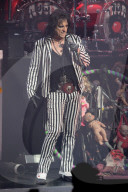 PEOPLE - Star in Stripes: Alice Cooper auf der Bühne in Fort Lauderdale