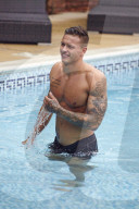 EXKLUSIV - Stud Alex Bowen bei Aufnahmen für seinen 'Strip-Kalender' 