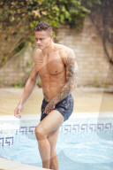 EXKLUSIV - Stud Alex Bowen bei Aufnahmen für seinen 'Strip-Kalender' 