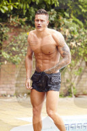 EXKLUSIV - Stud Alex Bowen bei Aufnahmen für seinen 'Strip-Kalender' 