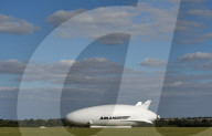 FEATURE - Hebt bald ab: Der "Airlander 10" im Check  bei Cardington