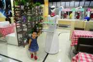FEATURE - 4. Generation Serviceroboter 