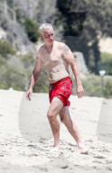 PEOPLE - John McEnroe enspannt sich am Strand in Malibu