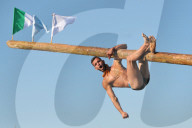 FEATURE - Teilnehmer beim 'Greased Pole' Wettbewerb in Italien
