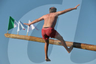 FEATURE - Teilnehmer beim 'Greased Pole' Wettbewerb in Italien