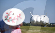 NEWS - Cardington: Riesen-Luftschif "Airlander 10" hebt ab zum Jungfernflug