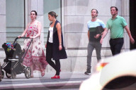 EXKLUSIV - Anne Hathaway und Adam Shulman führen Klein Jonathan aus