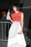 PEOPLE - Bethenny Frankel verlässt mit einem Schleier das Haus