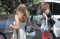 PEOPLE - Cindy Crawford mit Tochter Kaia in Malibu unterwegs