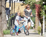 PEOPLE - Billie Pipers Sohn baut mit dem Fahrrad einen Unfall