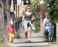 PEOPLE - Billie Pipers Sohn baut mit dem Fahrrad einen Unfall