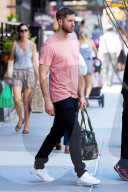 PEOPLE - Calvin Harris zeigt Farbe in New York