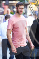 PEOPLE - Calvin Harris zeigt Farbe in New York