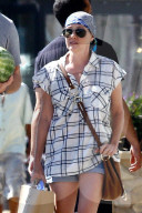 EXKLUSIV - Shannon Doherty mit Kopftuch unterwegs in Malibu