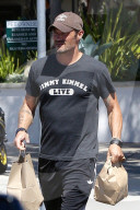 PEOPLE - Brian Austin Green bummelt in Malibu