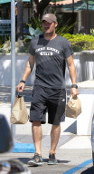 PEOPLE - Brian Austin Green bummelt in Malibu