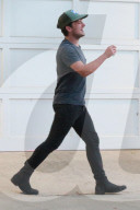 PEOPLE - Josh Hutcherson parkiert wie es ihm gerade passt