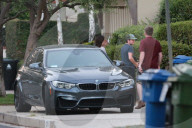 PEOPLE - Josh Hutcherson parkiert wie es ihm gerade passt