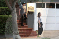 PEOPLE - Josh Hutcherson parkiert wie es ihm gerade passt