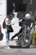 PEOPLE - Josh Hutcherson und Freundin Claudia shoppen am Melrose