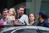 PEOPLE - Daddy on Duty: John Krasinski trägt seine Hazel durch Manhattan