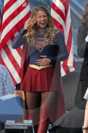 PEOPLE - Supergirl Melissa Benoist gönnt sich in der Drehpause ein Glace
