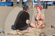 EXKLUSIV - Courtney Stodden und Doug Hutchison chillens in Venice Beach