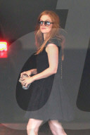 PEOPLE - Lady in Black: Isla Fisher auf dem Weg zum Meeting