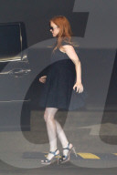 PEOPLE - Lady in Black: Isla Fisher auf dem Weg zum Meeting