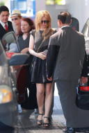 PEOPLE - Lady in Black: Isla Fisher auf dem Weg zum Meeting